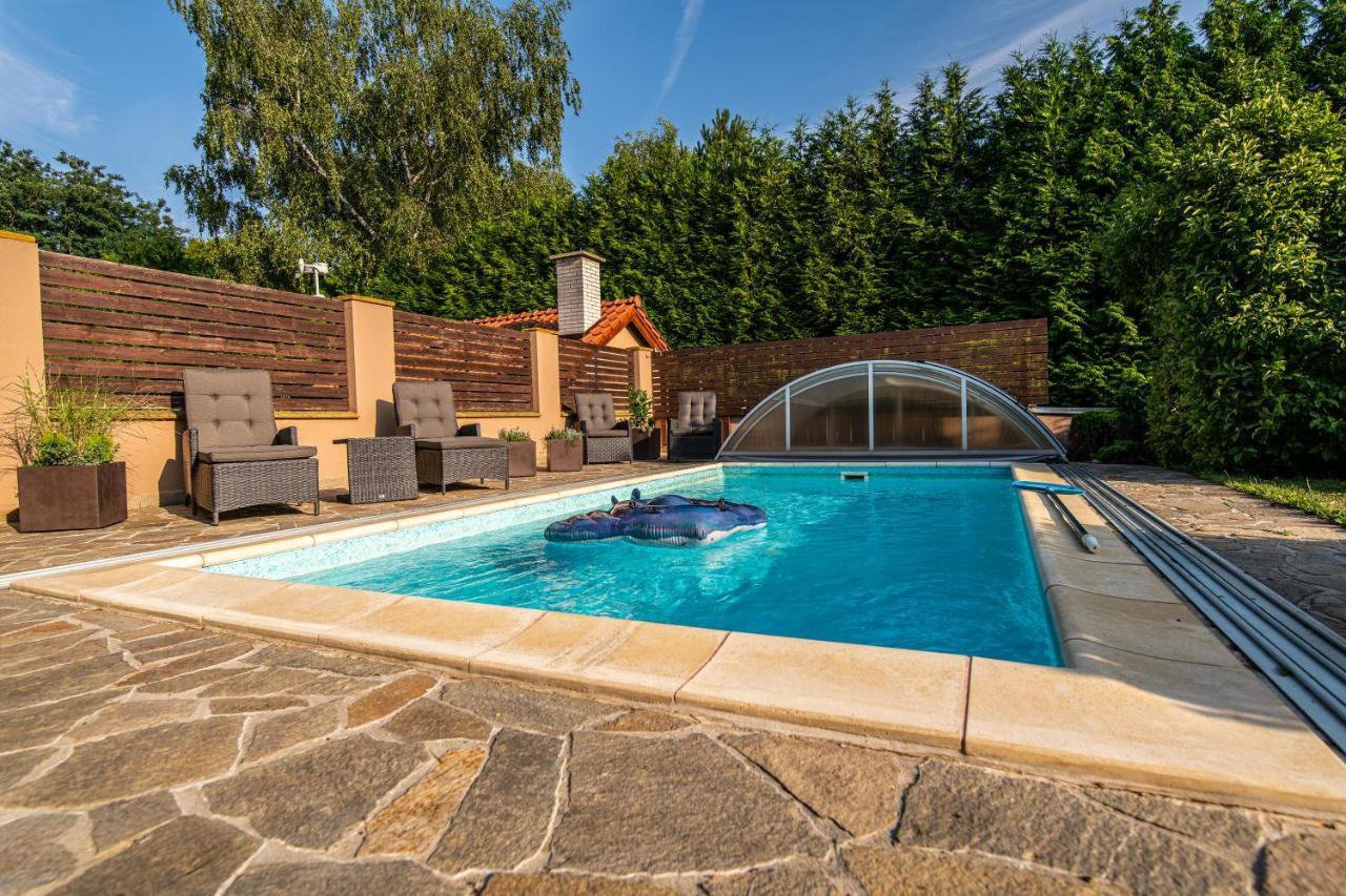 Villa With Pool & Sauna In Beer Village Velke Popovice Ngoại thất bức ảnh