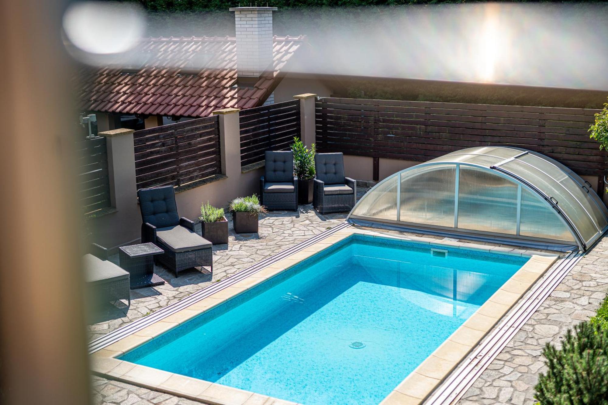 Villa With Pool & Sauna In Beer Village Velke Popovice Ngoại thất bức ảnh
