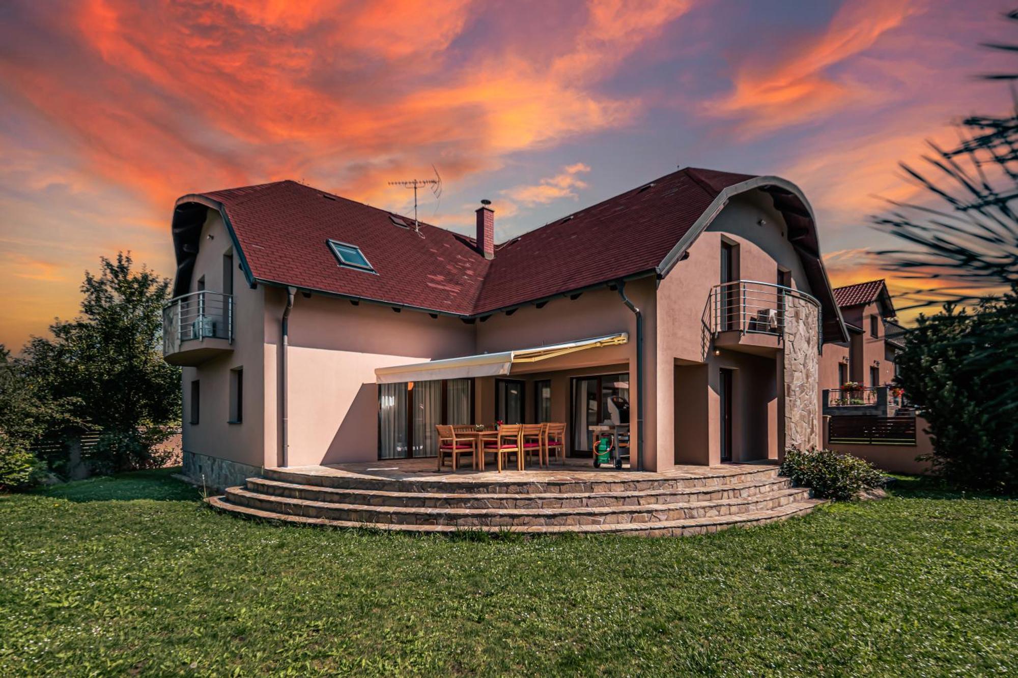 Villa With Pool & Sauna In Beer Village Velke Popovice Ngoại thất bức ảnh