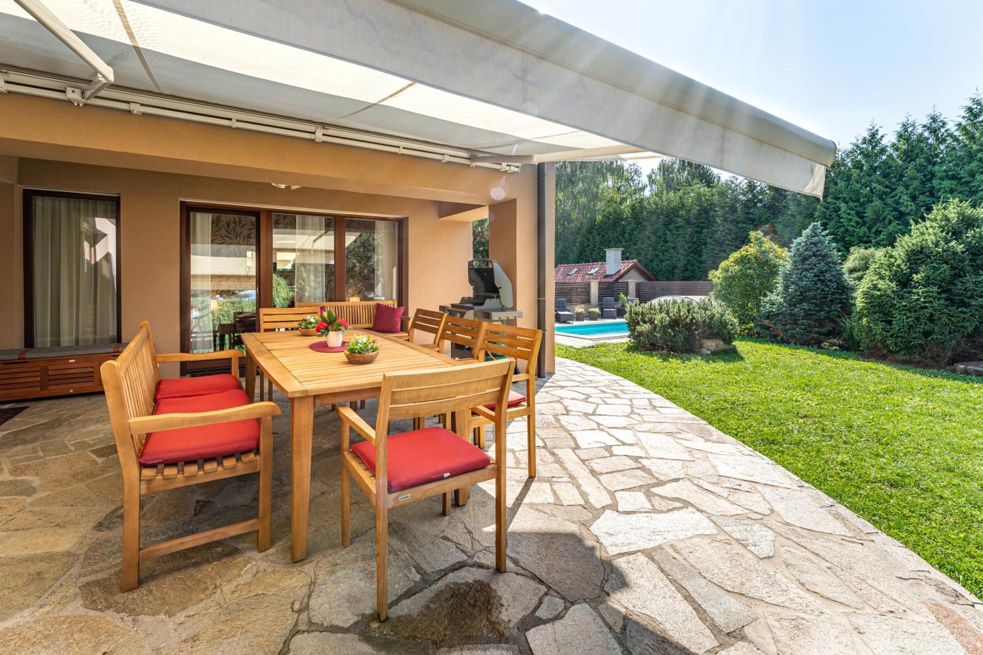 Villa With Pool & Sauna In Beer Village Velke Popovice Ngoại thất bức ảnh
